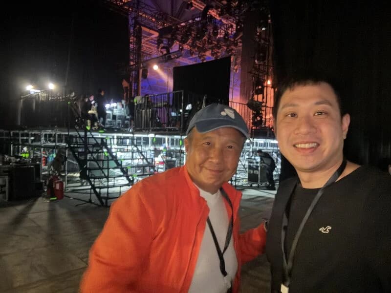 Ronald Leung and a concert participant backstage