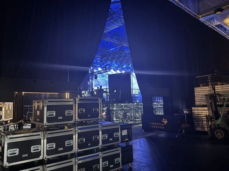 Stage equipment at the CNBLUE concert venue